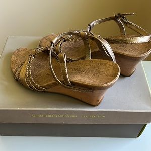 Kenneth Cole Reaction wedges gold size 7m